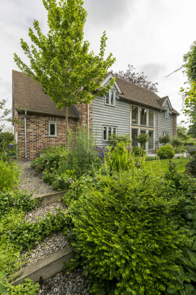 Country home in brick and weatherboard